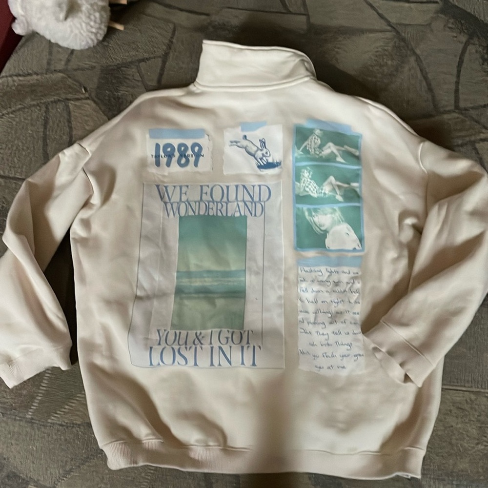 RARE/NEW TAYLOR SWIFT 1989 TV QUARTER ZIP (M)